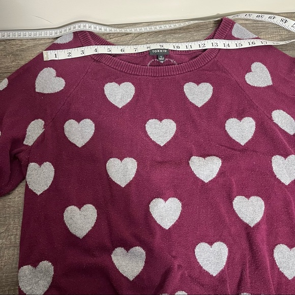 π HP π Torrid Burgundy and Gray Cotton Heart Print Sweater, Size 1 - Picture 7 of 13
